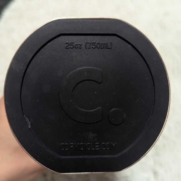 Corkcicle Canteen metallic 25oz (750ml) Insulated Water Bottle - Picture 4 of 5